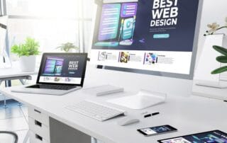 calculatoare ce arata un site web